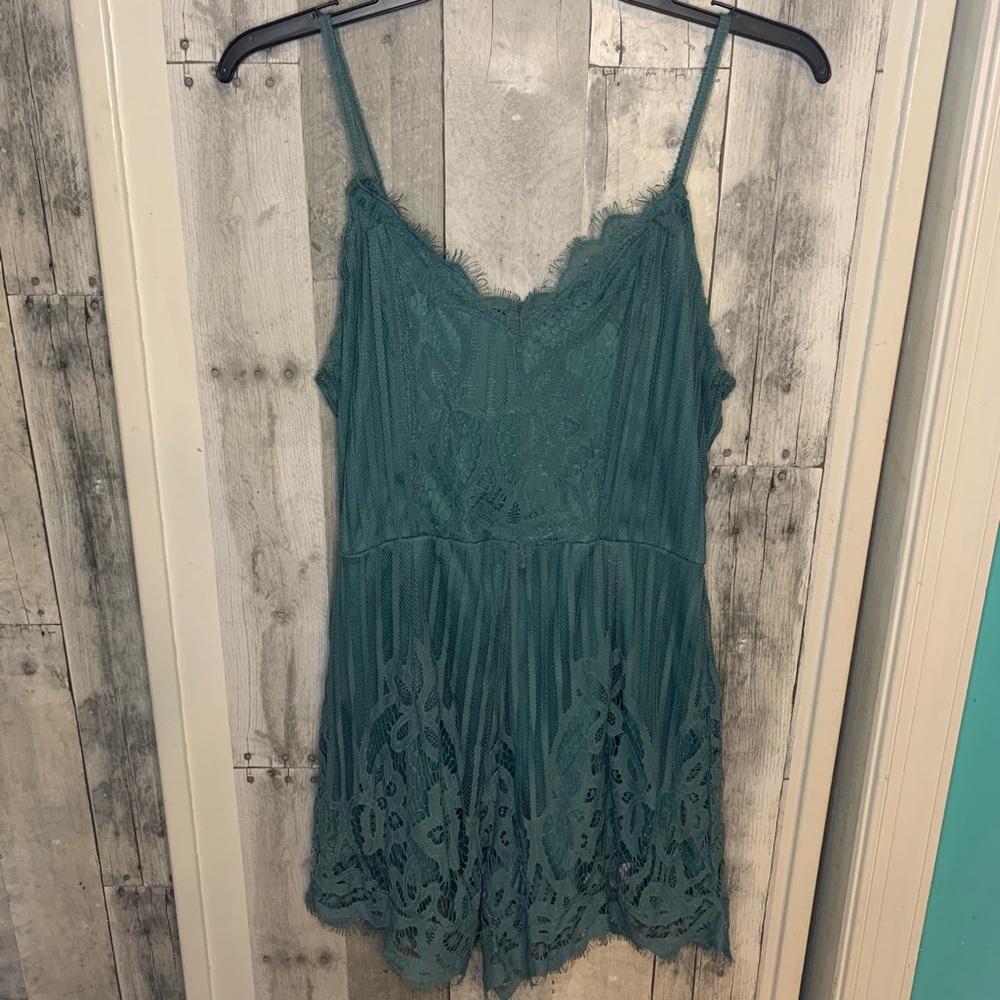 FOREST GREEN LACE ROMPER - Picture 2 of 5